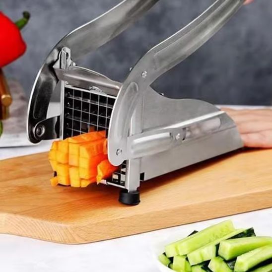 Ustensile de cuisine robuste pour couper en bâtonnets légumes et pommes de terre en quelques secondes.