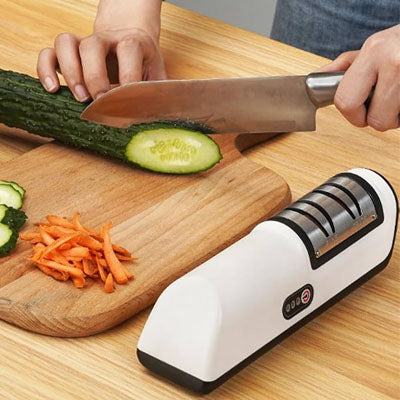 Affûteur de couteaux électrique automatique, idéal pour affûter vos couteaux de cuisine en quelques secondes.